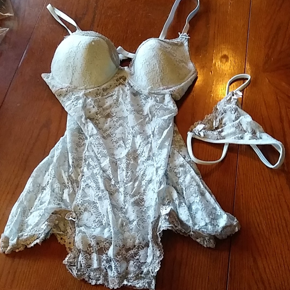 Womans nwot baby blue size medium 36B lingerie